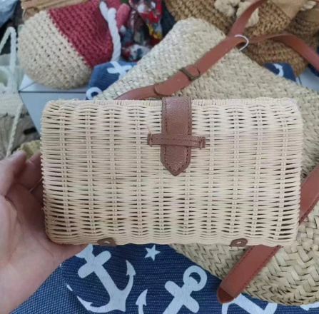 Μικρή βραδινή τσάντα από ρατάν