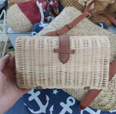 Μικρή βραδινή τσάντα από ρατάν