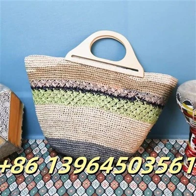 Τσάντα raffia με ξύλινες λαβές