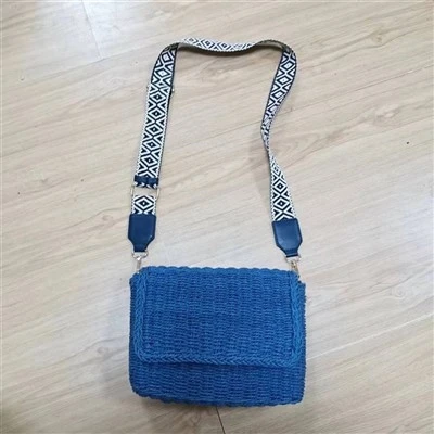 Μπλε χιαστί ψάθινη τσάντα με ταινία